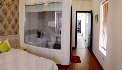 Family Suite, Bathtub, City View