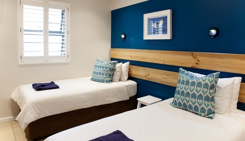Comfort Room, 1 Bedroom (Green)