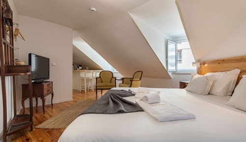 Basic Loft, 1 Queen Bed, Private Bathroom