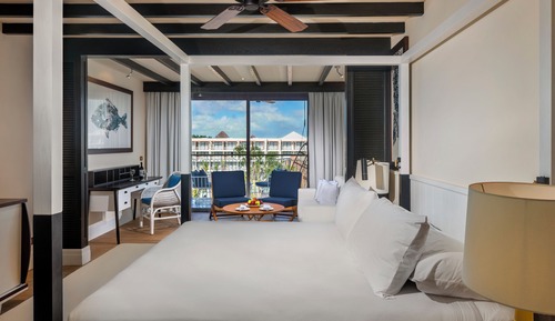 Junior Room, Pool View (suite)