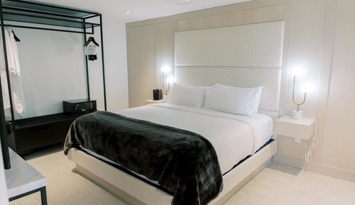 Luxury Penthouse, 1 King Bed, Terrace, City View