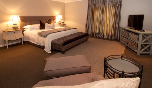 Luxury Suite (upstairs with views)