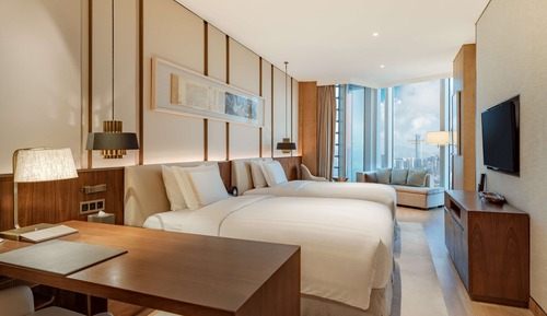2 Queen Beds Deluxe City Attractions View