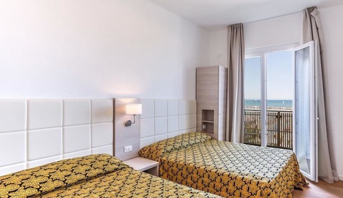 Superior Triple Room, Sea View (laterale)