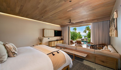 Superior Suite Oceanfront King, Beach front access, Plunge Pool and Hot Tub