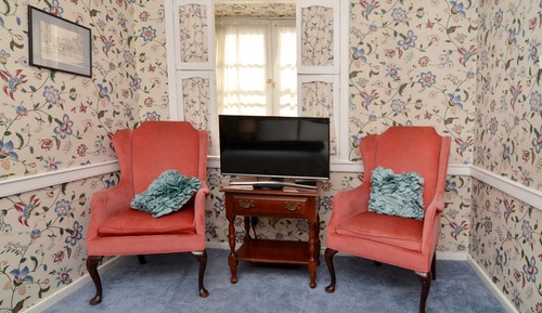 Deluxe Single Room, Private Bathroom (Room 201 Thomas Jefferson)