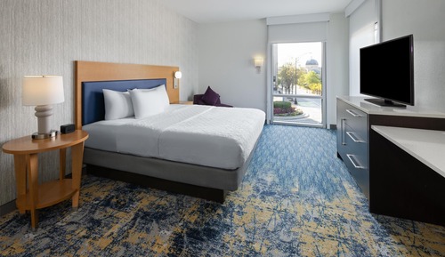Suite, 1 King Bed, Accessible (Hearing)