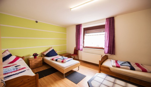 Economy Triple Room, 3 Twin Beds, Shared Bathroom