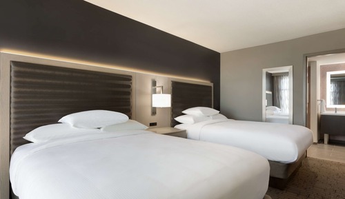 Suite, 2 Queen Beds, Accessible