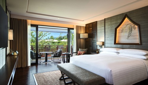 Room, 1 King Bed, Pool View (Balcony)