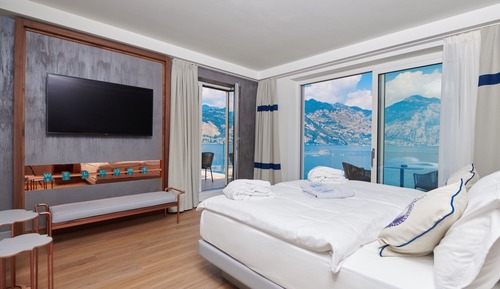 Grand Suite, 1 Queen Bed, Annex Building