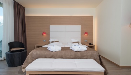 Suite, Lake View