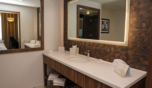 Suite, 1 King Bed, Non Smoking, Refrigerator
