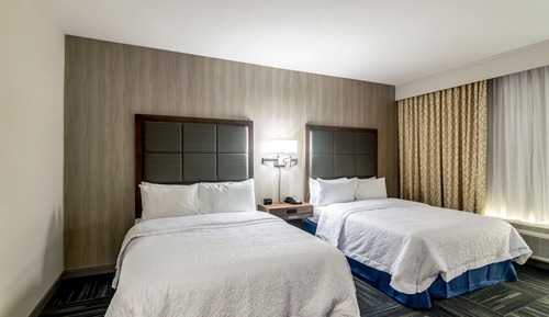 Room, 2 Queen Beds, Accessible, Bathtub