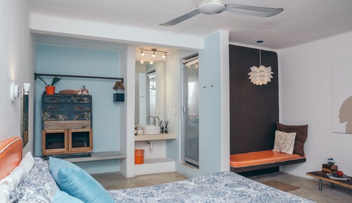 1 king bed room - Deposit by paypal required