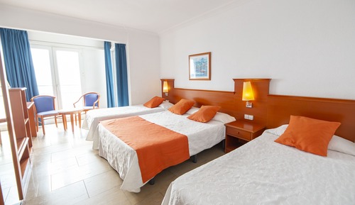 Standard Quadruple Room, Sea View (with extra bed)