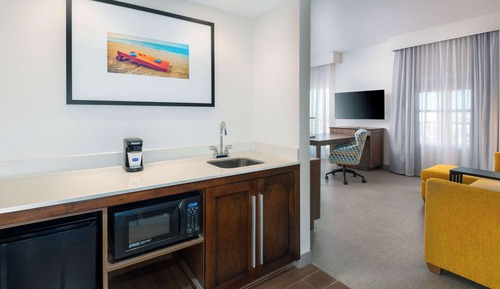 Studio, 1 King Bed, Refrigerator & Microwave (Balcony)