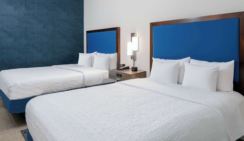 Room, 2 Queen Beds, Refrigerator & Microwave, Beach View (Beach View)