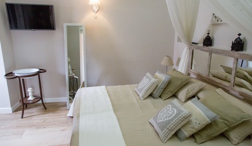 Panoramic Studio, Refrigerator & Microwave, Tower