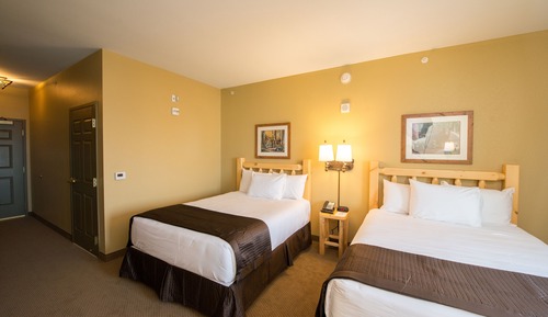 Double Queen Suite Accessible Shower - Water Park Included