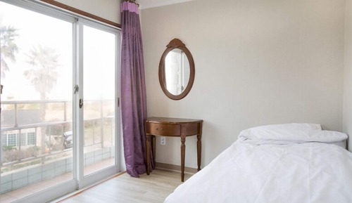 Room, 2 Bedrooms