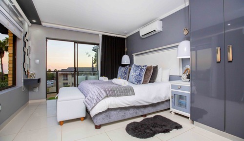 Luxury Suite, 1 King Bed, Sea View