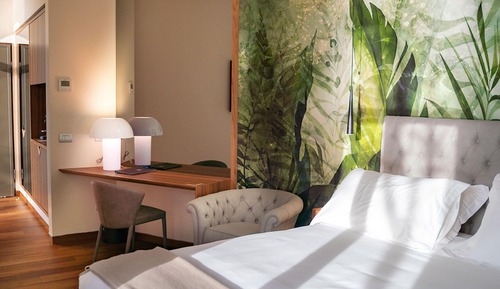 Junior Suite, Lake View, Annex Building (in grotta)