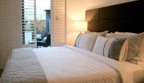 Luxury Suite, 1 King Bed, Kitchenette, Courtyard View