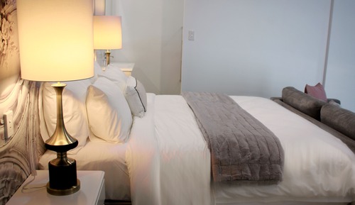 Luxury Suite, 1 King Bed, Non Smoking, Pool View