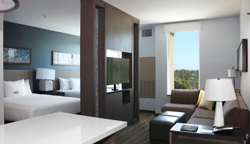 Studio, Kitchen (2 Queen Beds and 1 Sofa Bed)
