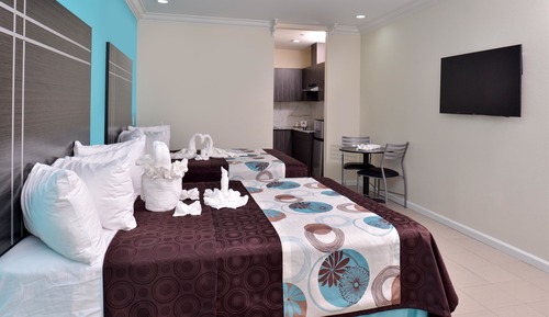 Suite, 2 Queen Beds, Smoking