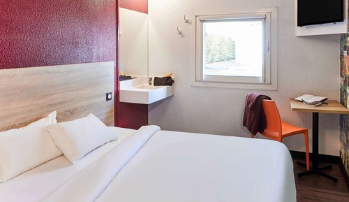 Room (Tandem)