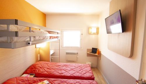 Standard Room, 3 Twin Beds (Shared Bathroom)