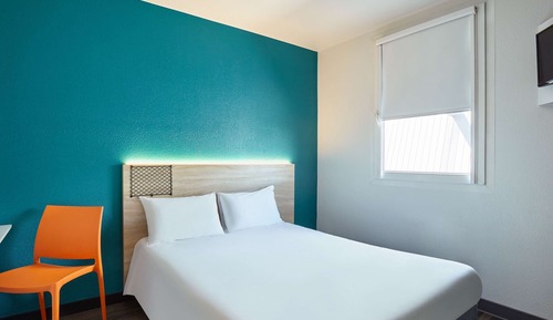 Room (Tandem)
