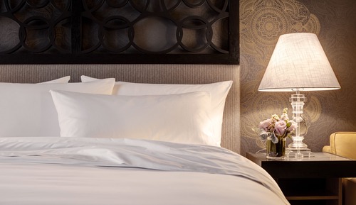 Deluxe King Mobility-Accessible Guest Room With Roll-in Shower