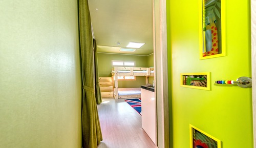 Junior Bungalow (B - with slide)