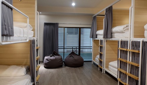 Shared Dormitory, Women only