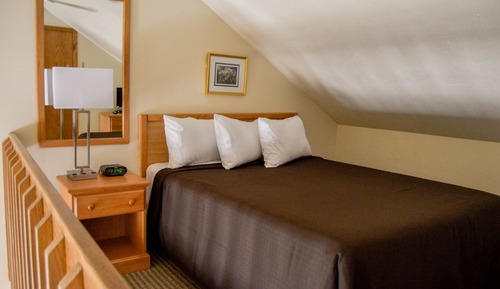 2 Bed Queen Loft/Queen Private 1 Bath Outer (Captains Loft Outer)