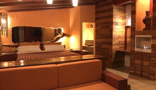 Premium Suite, 1 King Bed, Hot Tub, Lake View