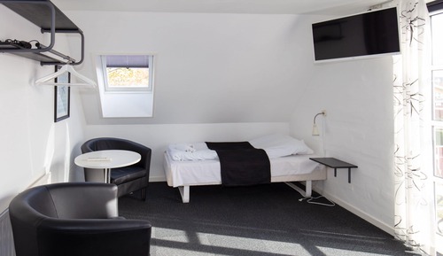 Standard Triple Room, Private Bathroom (Skråvej 10)