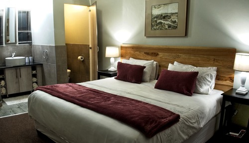 Strelitzia Twin Room