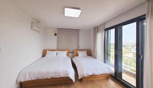 Room (18 PY)