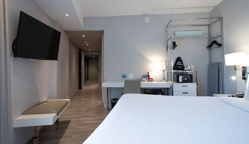 Family Room, 1 Queen Bed, Non Smoking