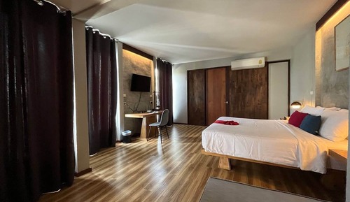 Deluxe Suite