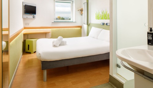 Triple Room (1 Double Bed and 1 Single Bunk Bed)