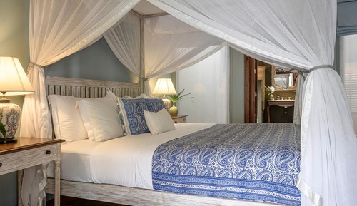 Deluxe Room 2 ( Poornam )