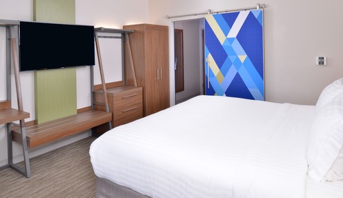 Suite, 1 King Bed, Accessible (Communications)