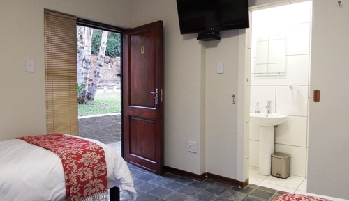 Basic Twin Room, 2 Twin Beds, Garden View