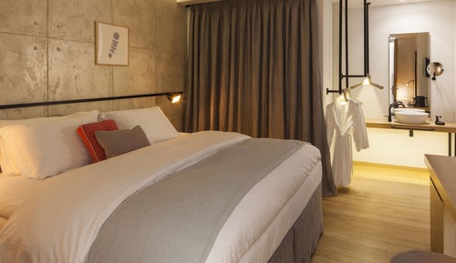 Sleep Tight Room, Internal