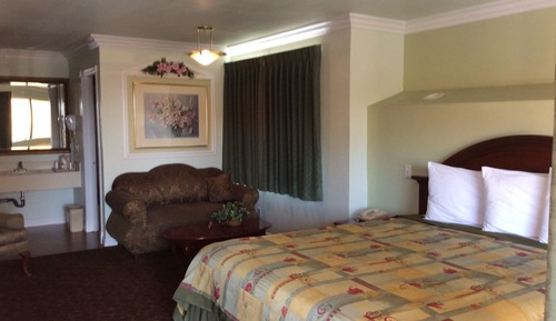 Room, 1 King Bed, Smoking
